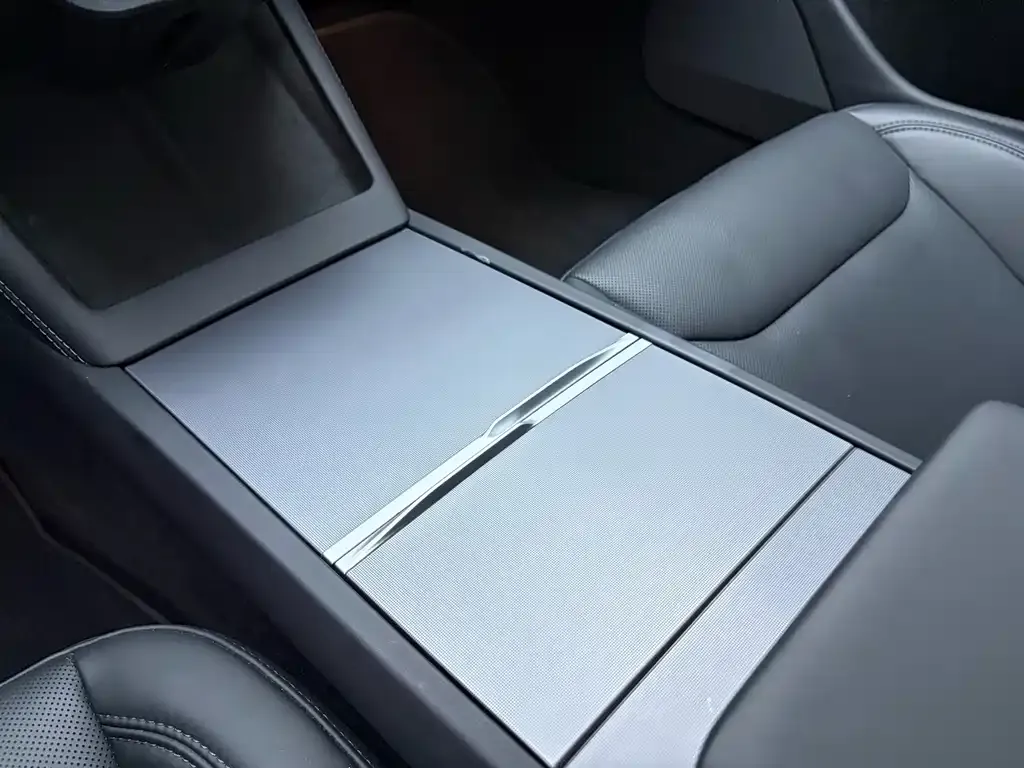 Tesla Model 3 — фото 8