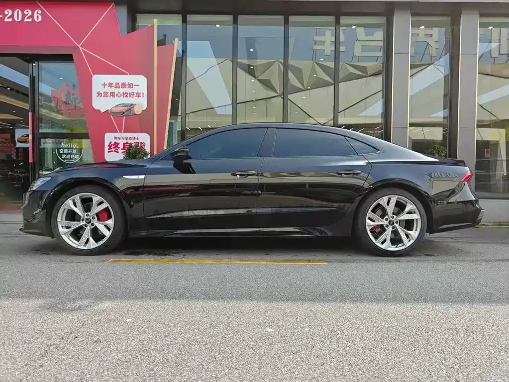 Audi A7L 2025 из CN, фото 2