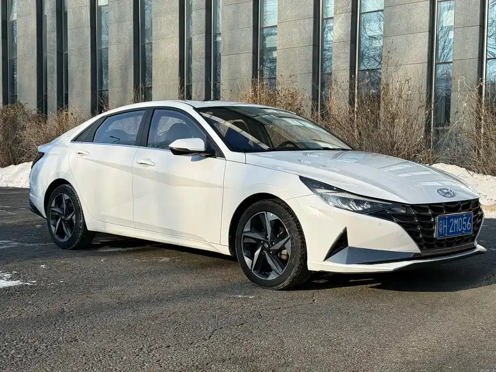 Hyundai Elantra — фото 7