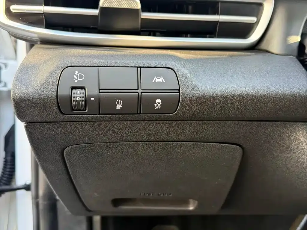 Hyundai Elantra — фото 6