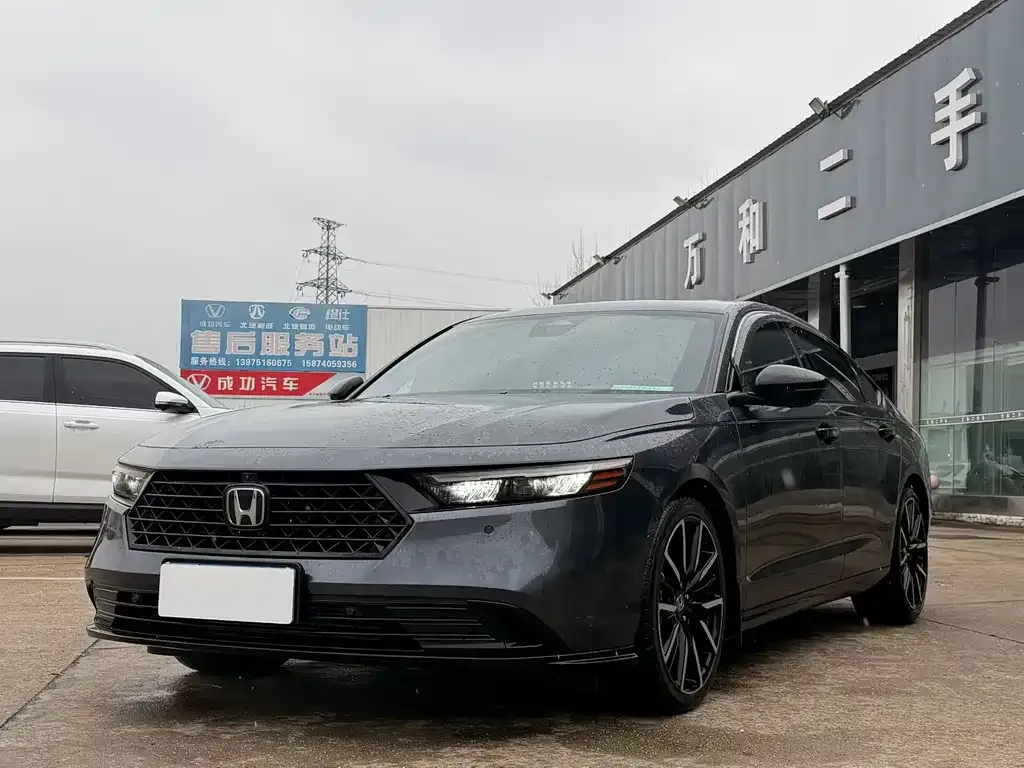 Honda Accord — фото 1