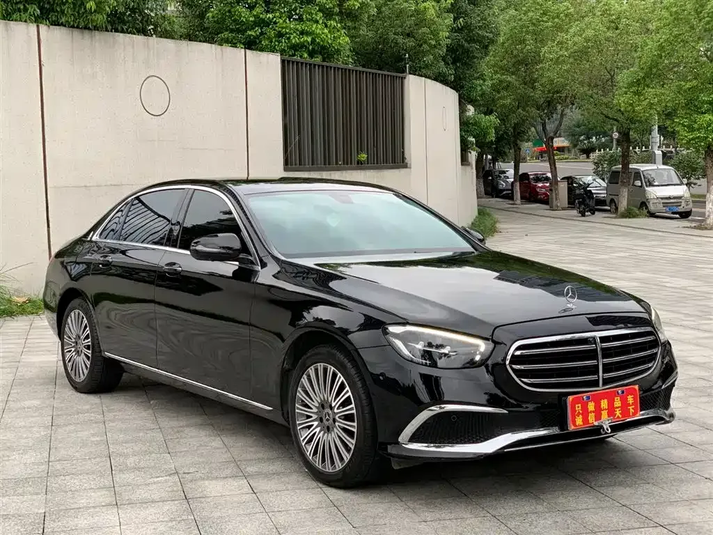 Mercedes-Benz E-Class — фото 7