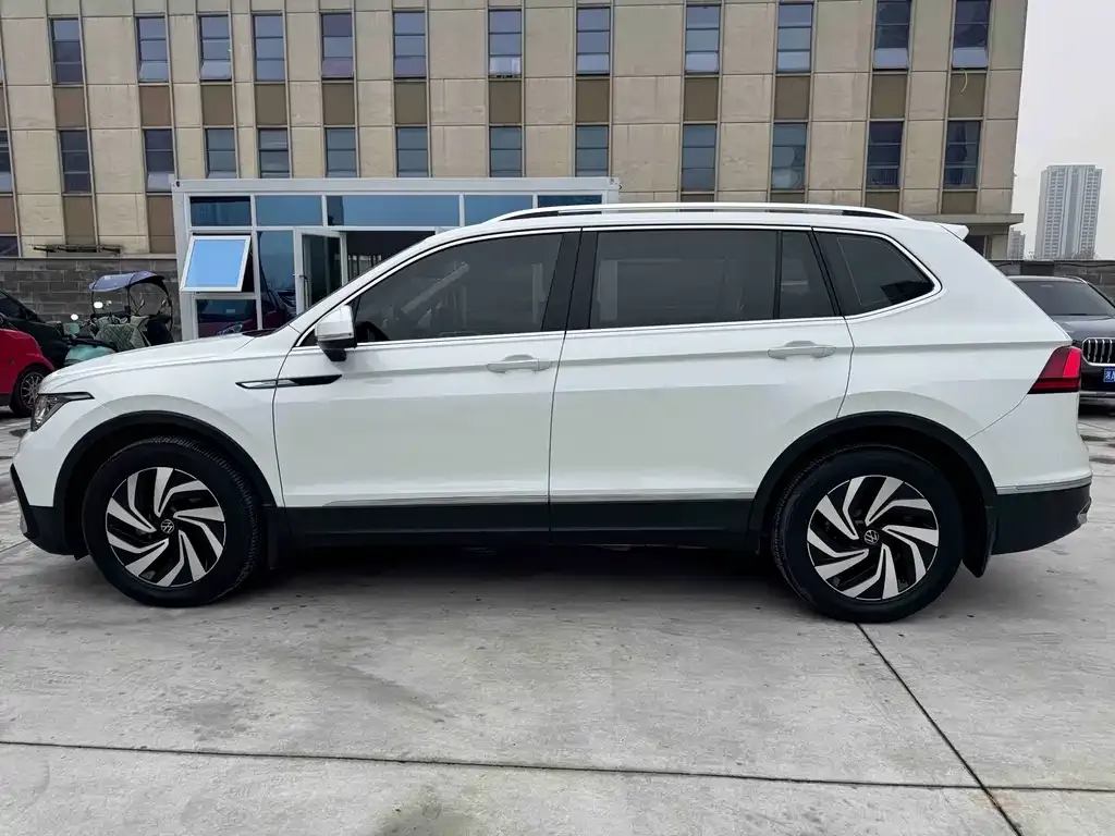 Volkswagen Tiguan L 2022 из CN, фото 9