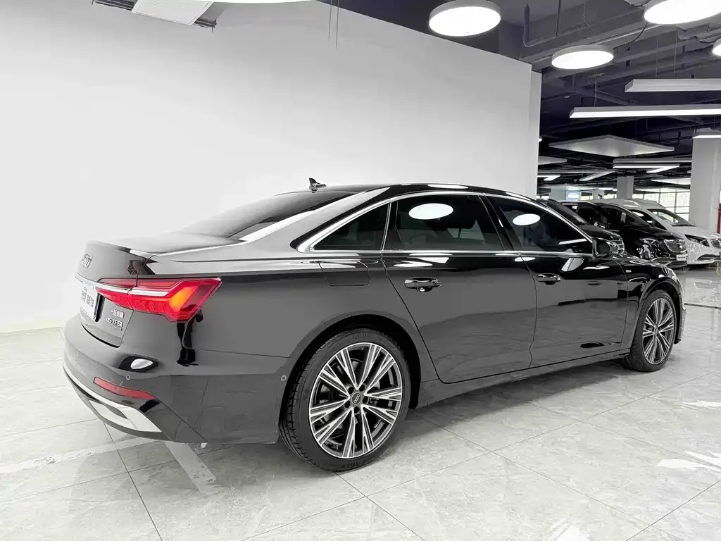 Audi A6L — фото 9