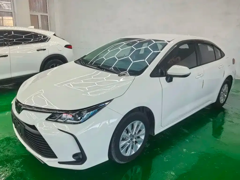 Toyota Corolla — фото 1
