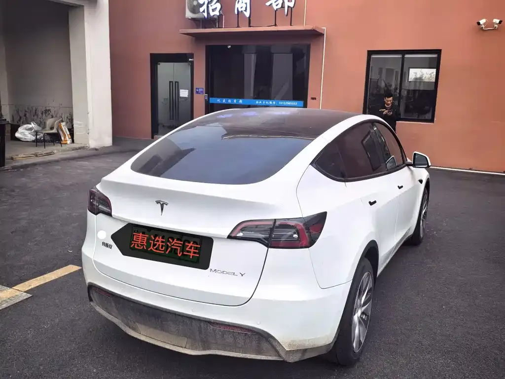Tesla Model Y — фото 7