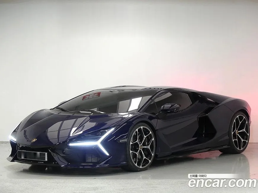Lamborghini Revuelto