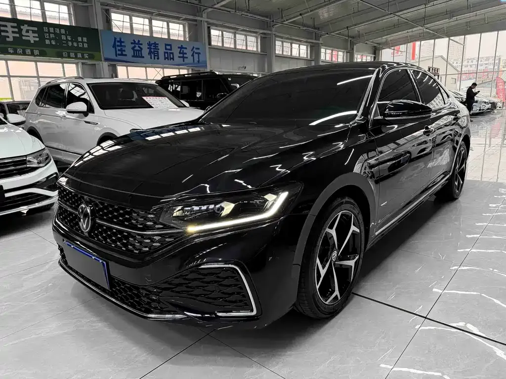 Volkswagen Passat — фото 1