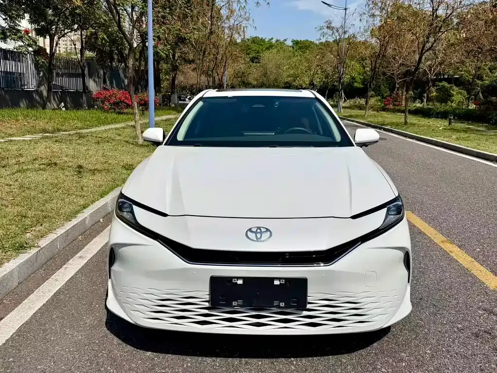 Toyota Camry — фото 4