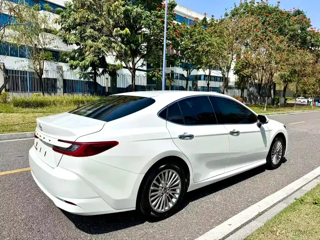 Toyota Camry — фото 7