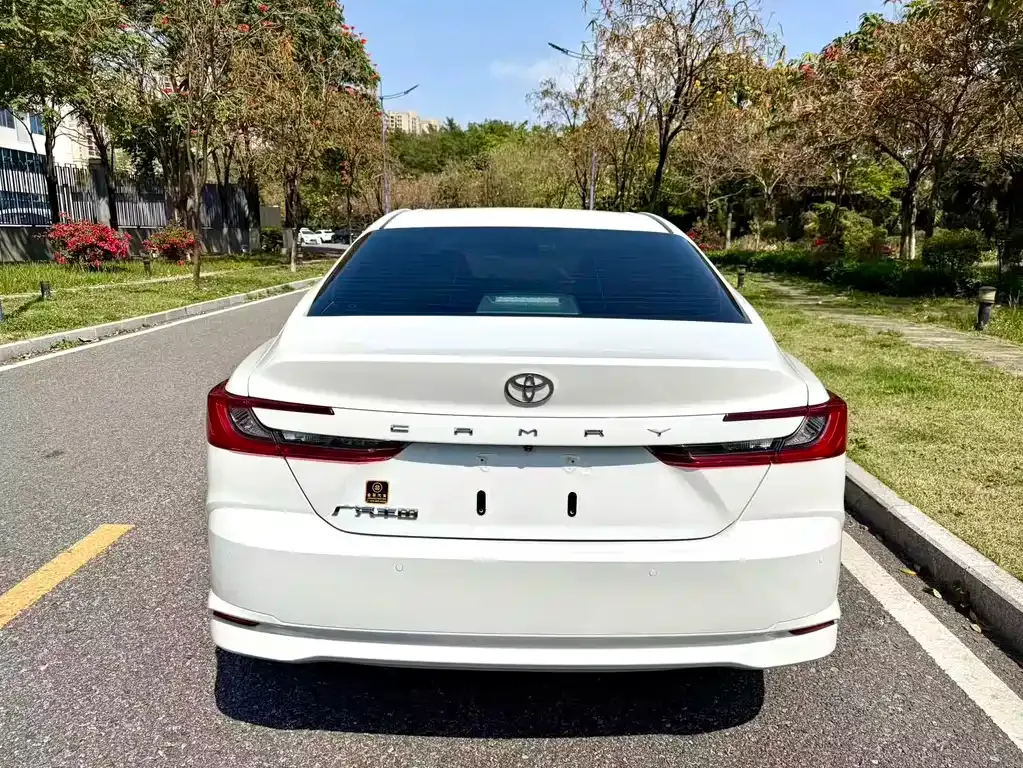 Toyota Camry — фото 9