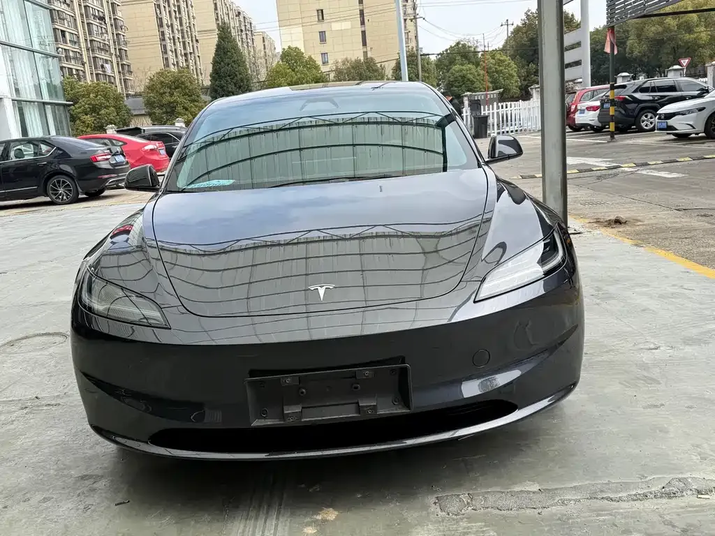 Tesla Model 3 — фото 9