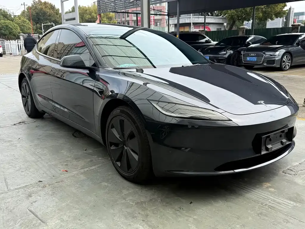 Tesla Model 3 — фото 4