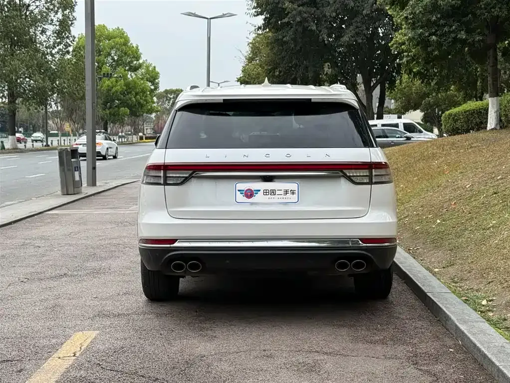 Lincoln Aviator — фото 10