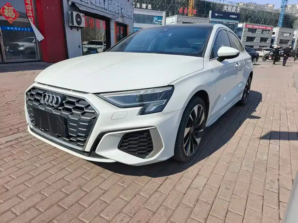 Audi A3 — фото 1