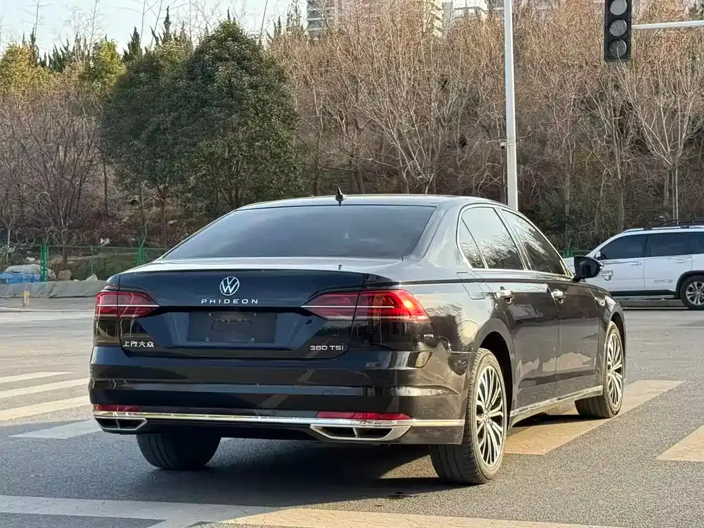 Volkswagen Phideon — фото 7