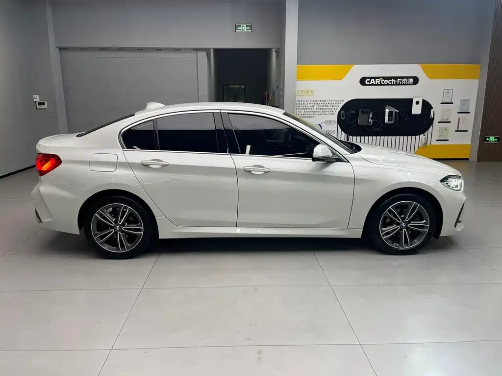BMW 1 Series 2021 из CN, фото 3