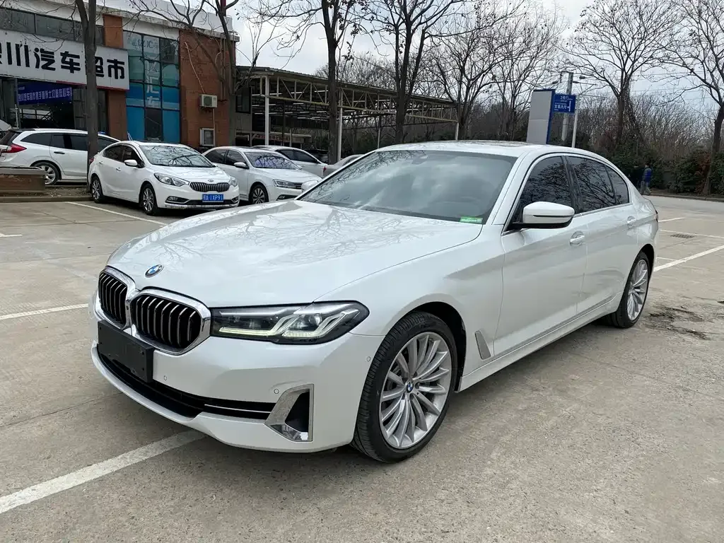 BMW 5 Series — фото 1