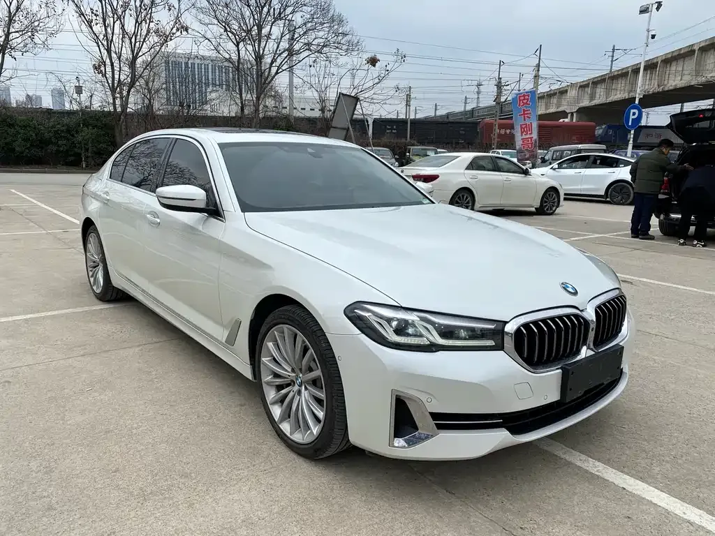 BMW 5 Series — фото 4