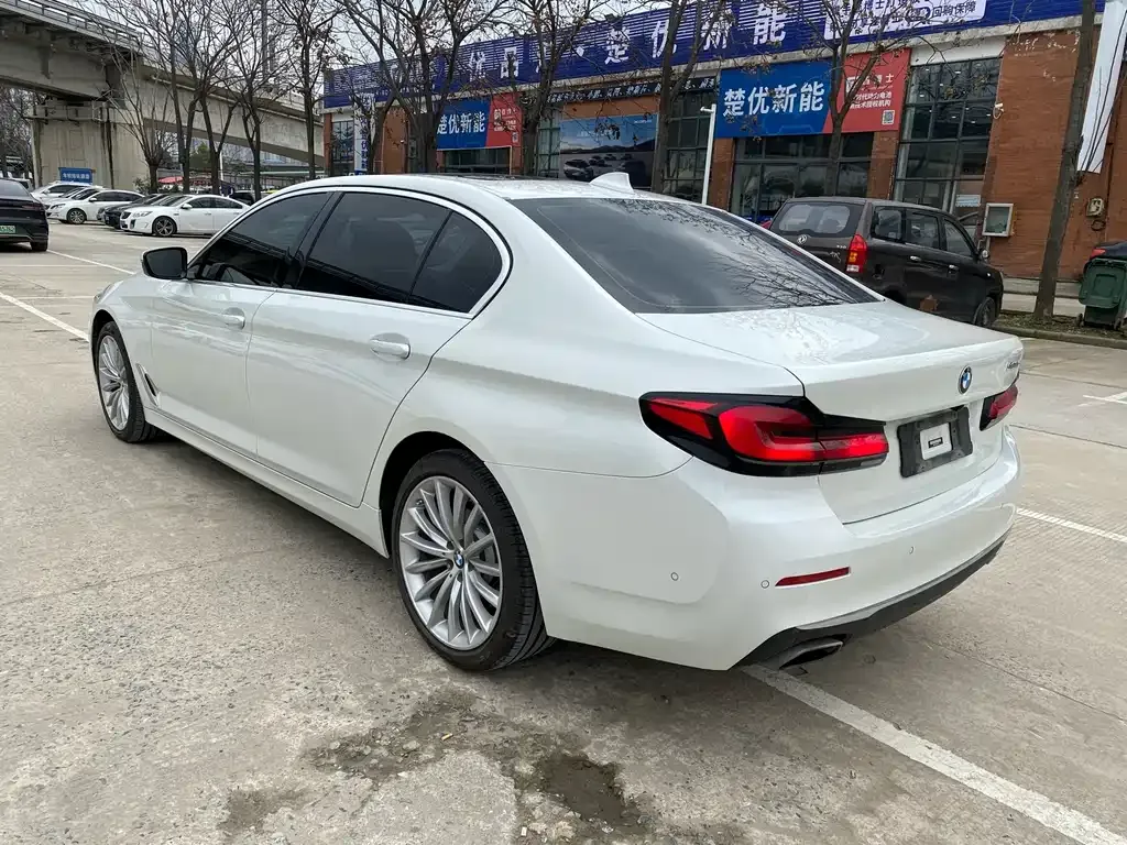 BMW 5 Series — фото 10
