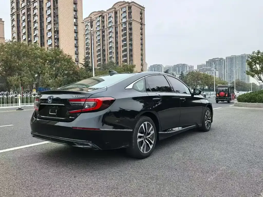 Honda Accord — фото 9