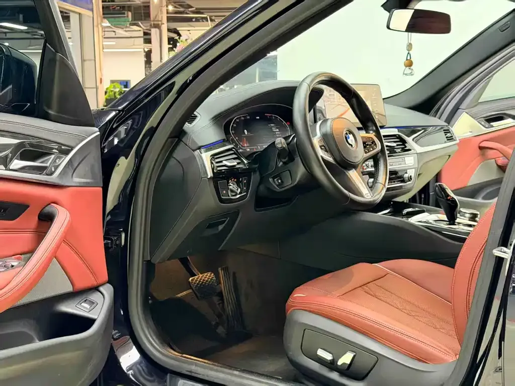 BMW 5 Series 2023 из CN, фото 6