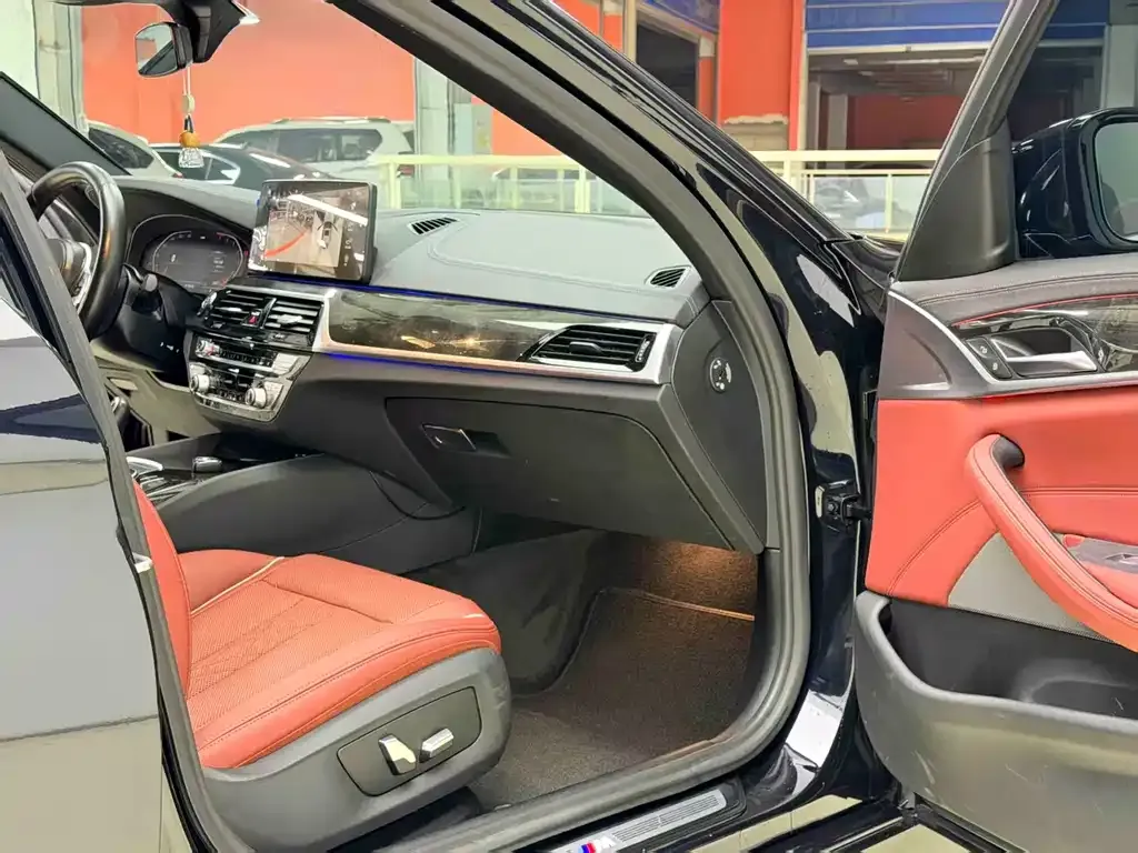 BMW 5 Series 2023 из CN, фото 4