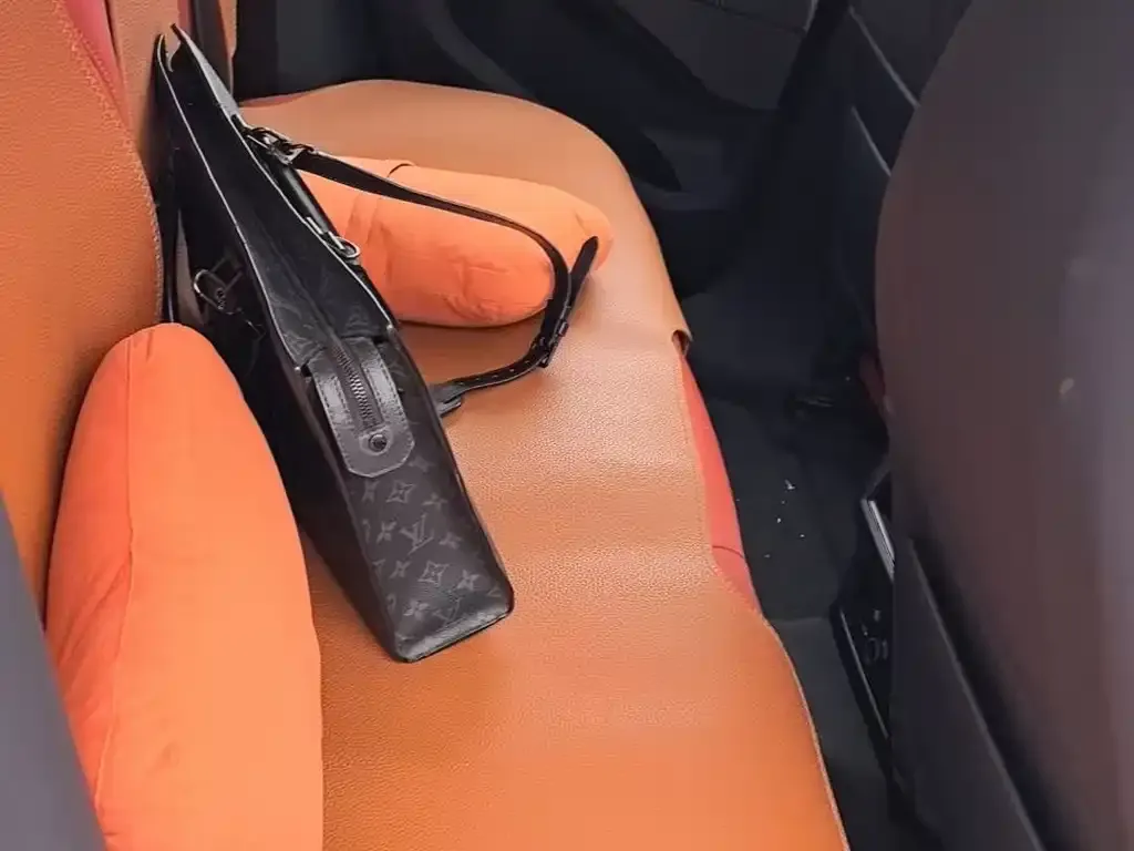 BMW X6 M 2023 из CN, фото 2