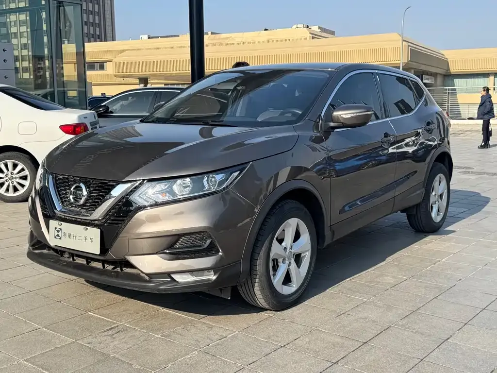 Nissan Qashqai — фото 1