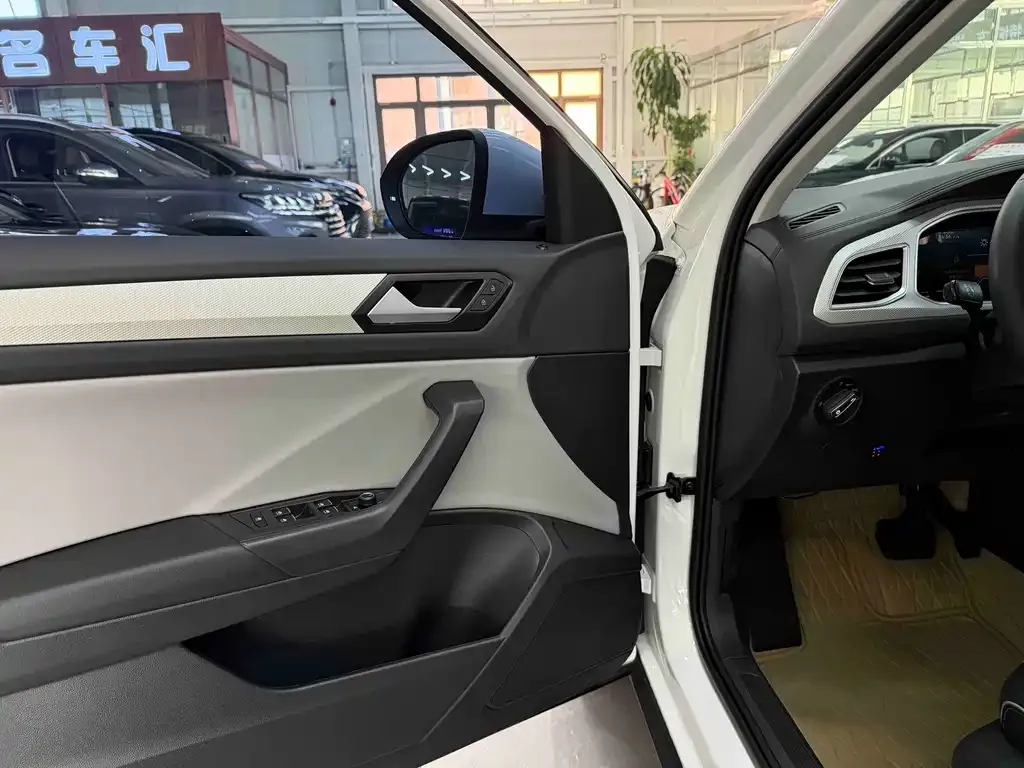Volkswagen T-Roc 2024 из CN, фото 5