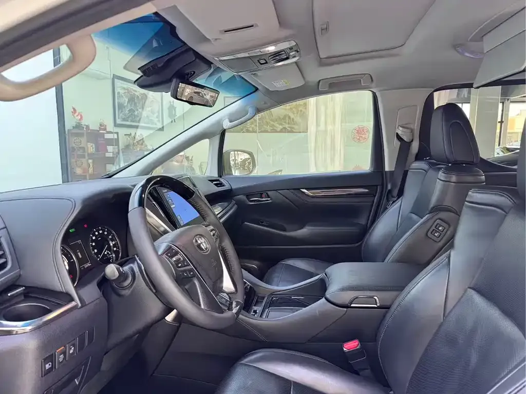 Toyota Vellfire — фото 3