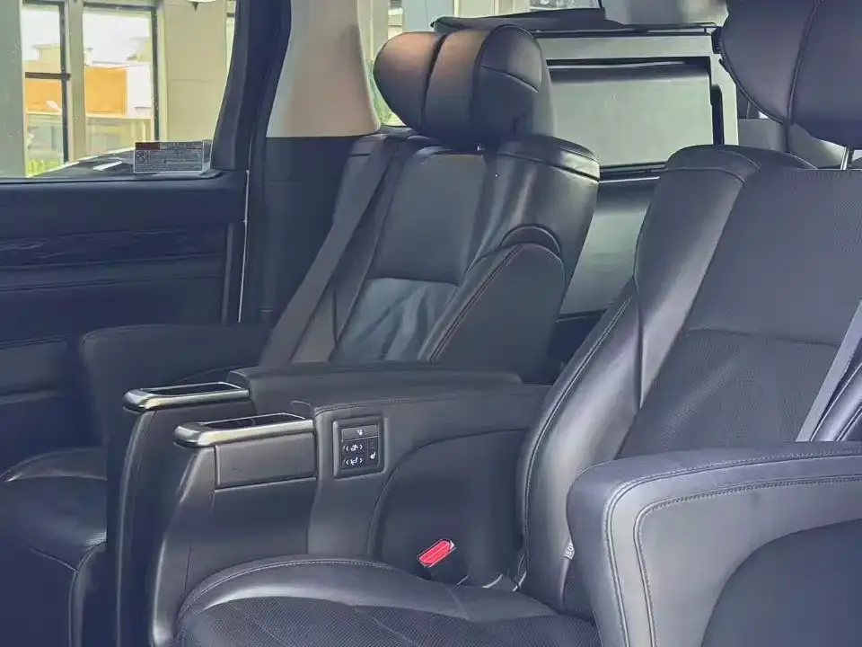Toyota Vellfire — фото 4