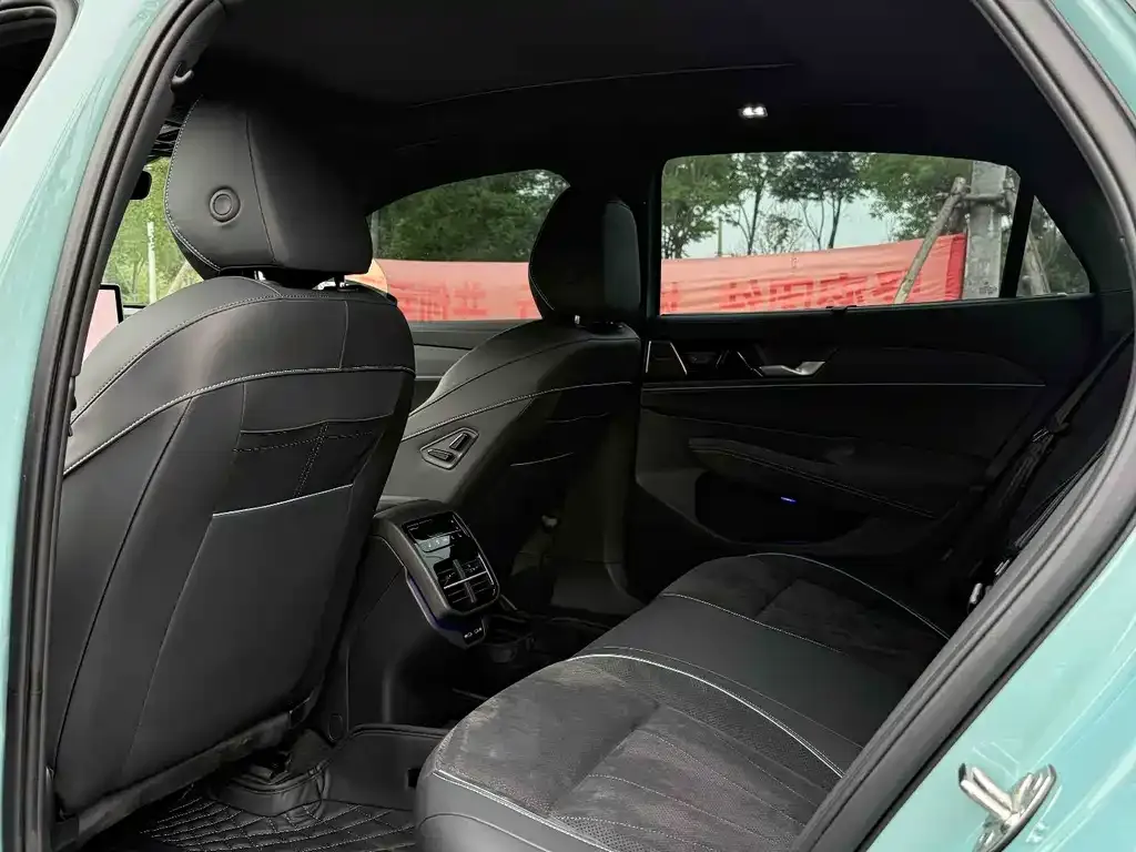 Volkswagen Passat 2024 из CN, фото 3