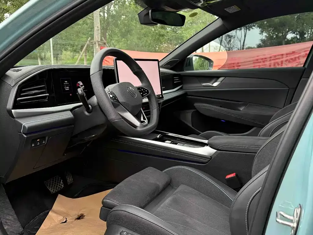 Volkswagen Passat 2024 из CN, фото 7
