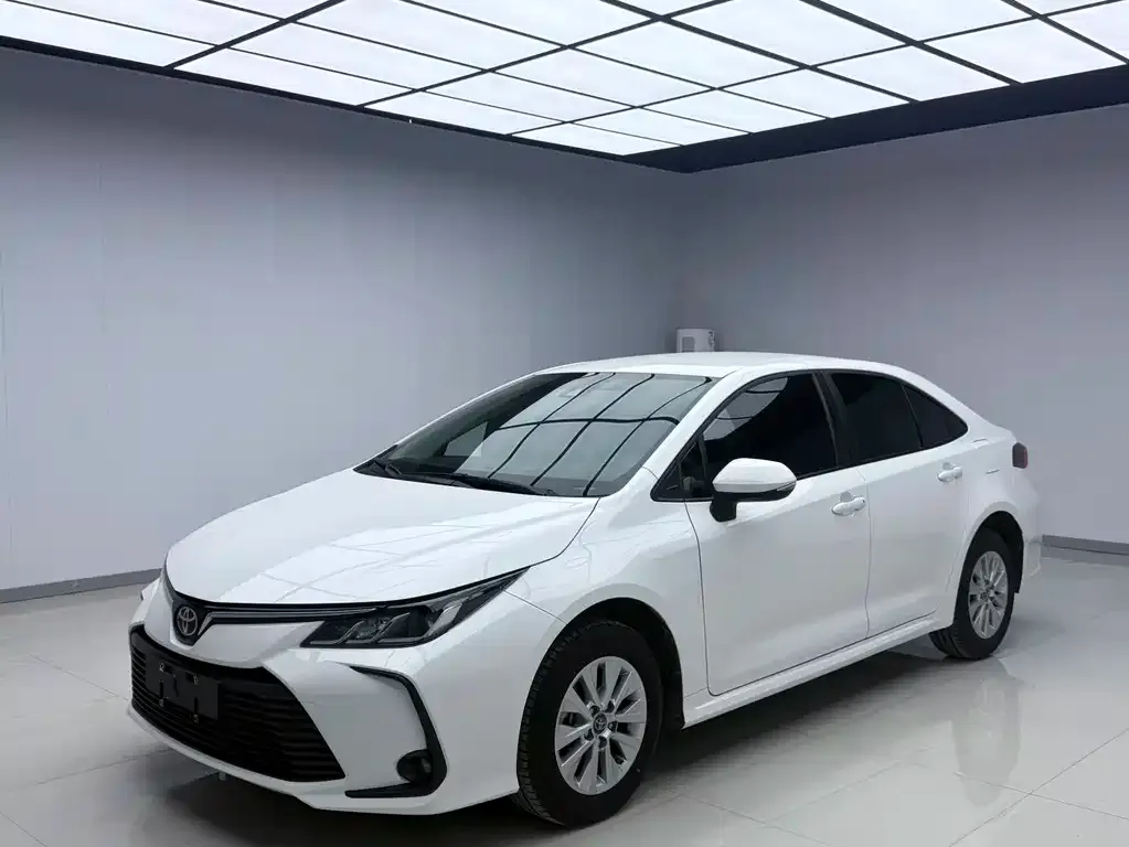 Toyota Corolla — фото 1