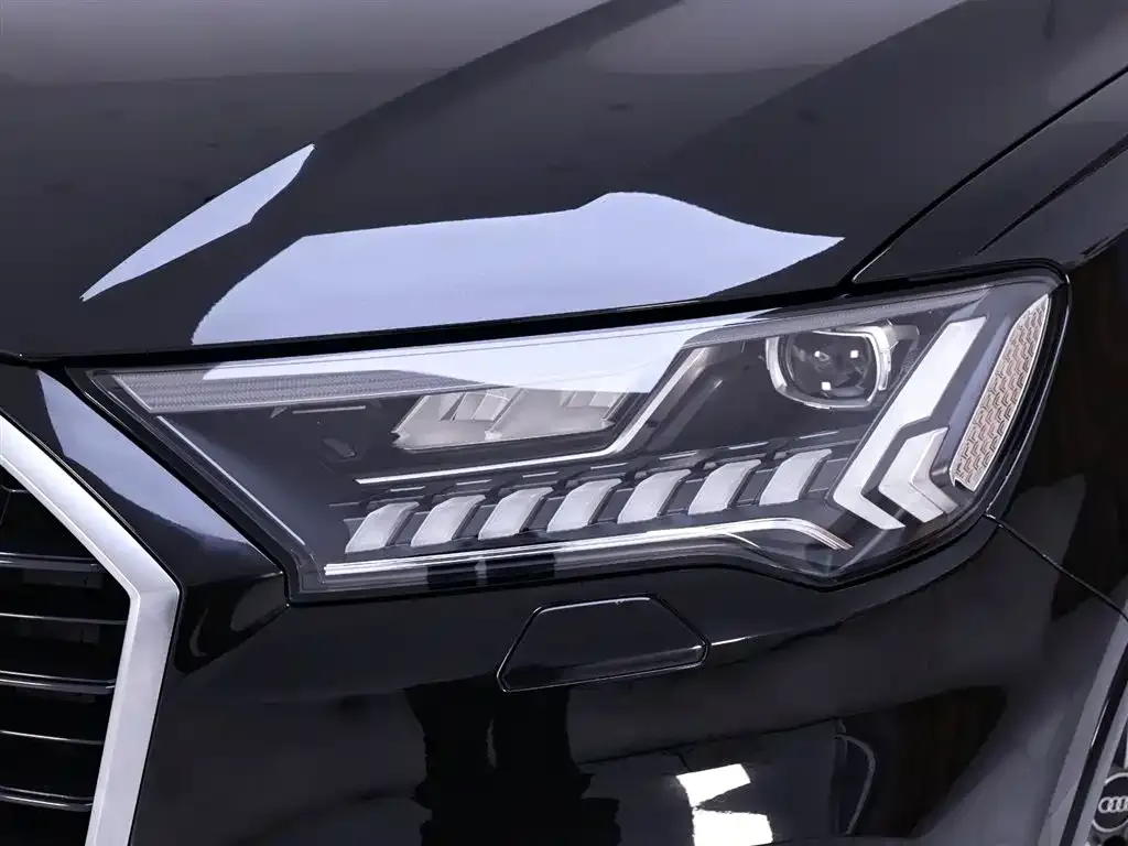 Audi Q7 2024 из CN, фото 4
