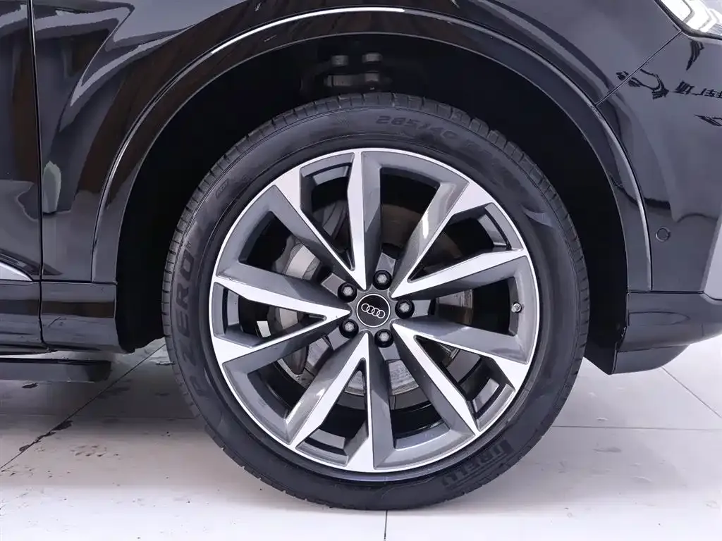Audi Q7 2024 из CN, фото 5