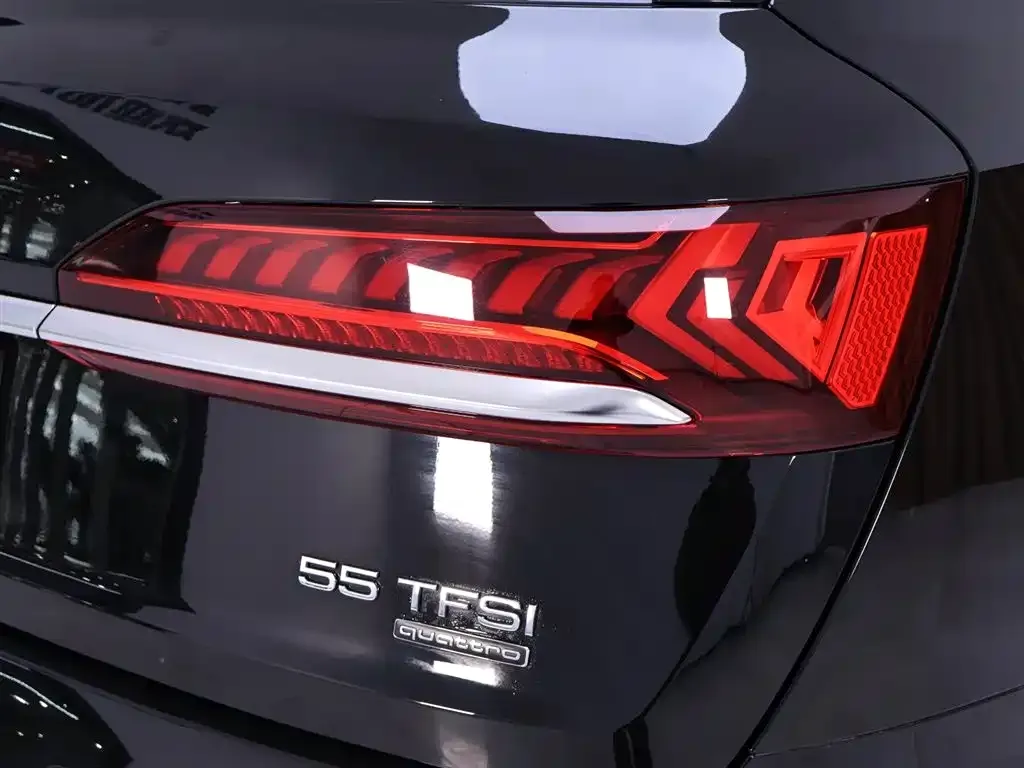 Audi Q7 2024 из CN, фото 2