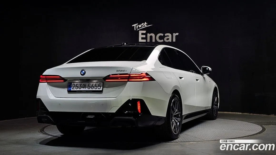 BMW 5-Series 2025 из KR, фото 10