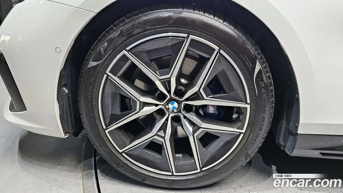 BMW 5-Series 2025 из KR, фото 2