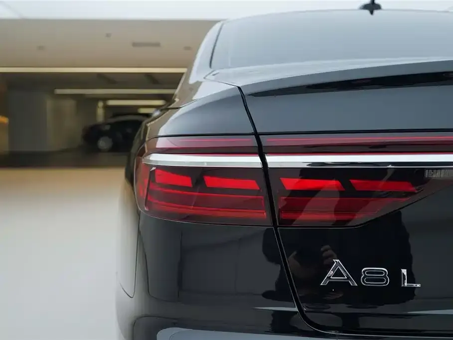 Audi A8 — фото 10