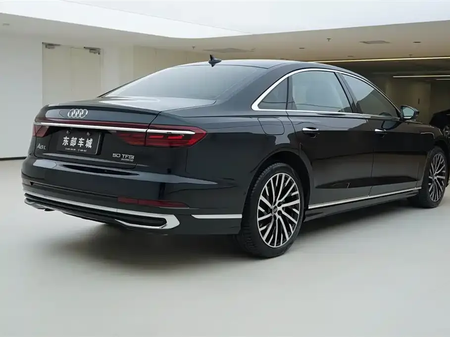 Audi A8 — фото 5
