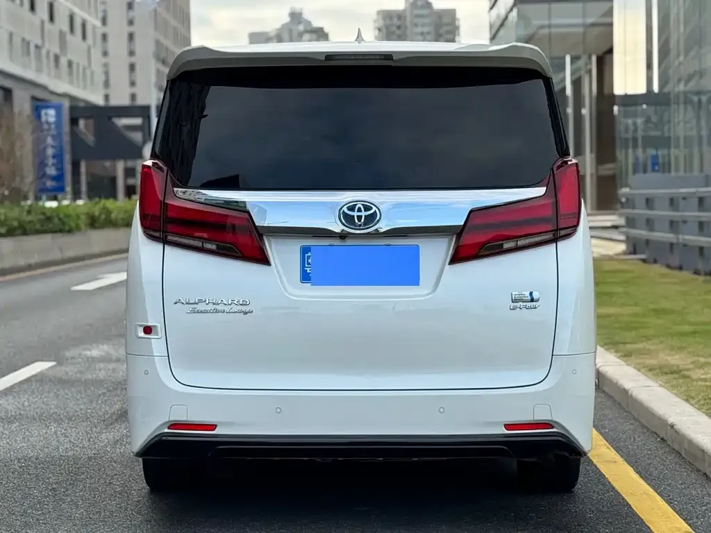 Toyota Alphard — фото 5