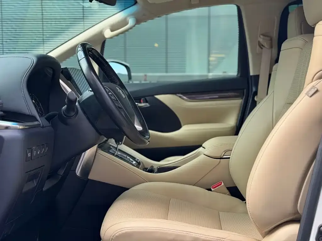 Toyota Alphard — фото 3