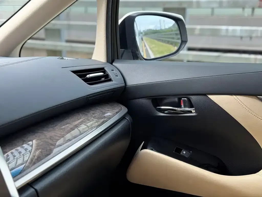 Toyota Alphard — фото 4