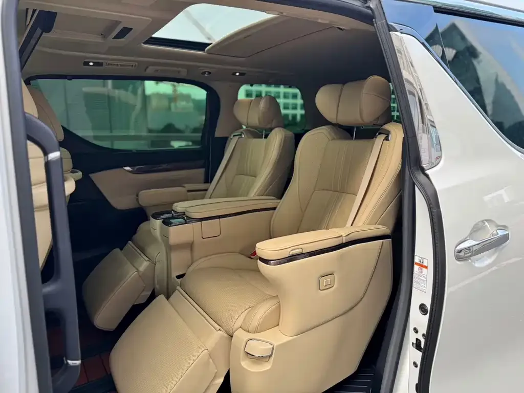 Toyota Alphard — фото 7