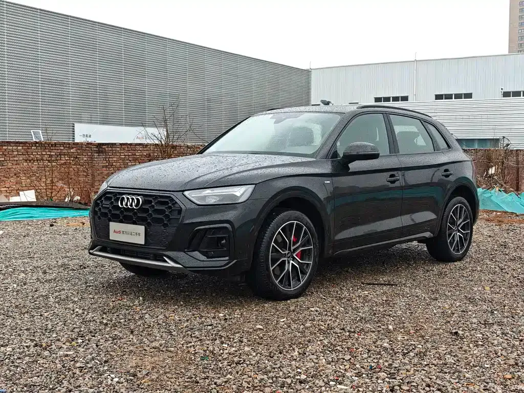Audi Q5L — фото 1