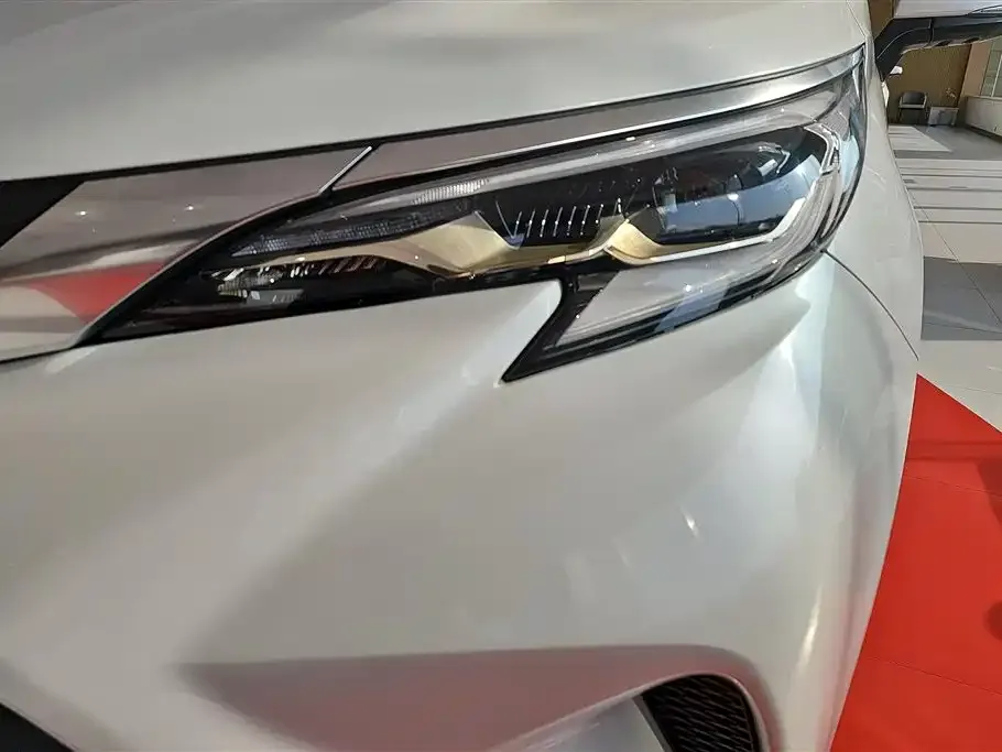 Toyota Granvia — фото 4