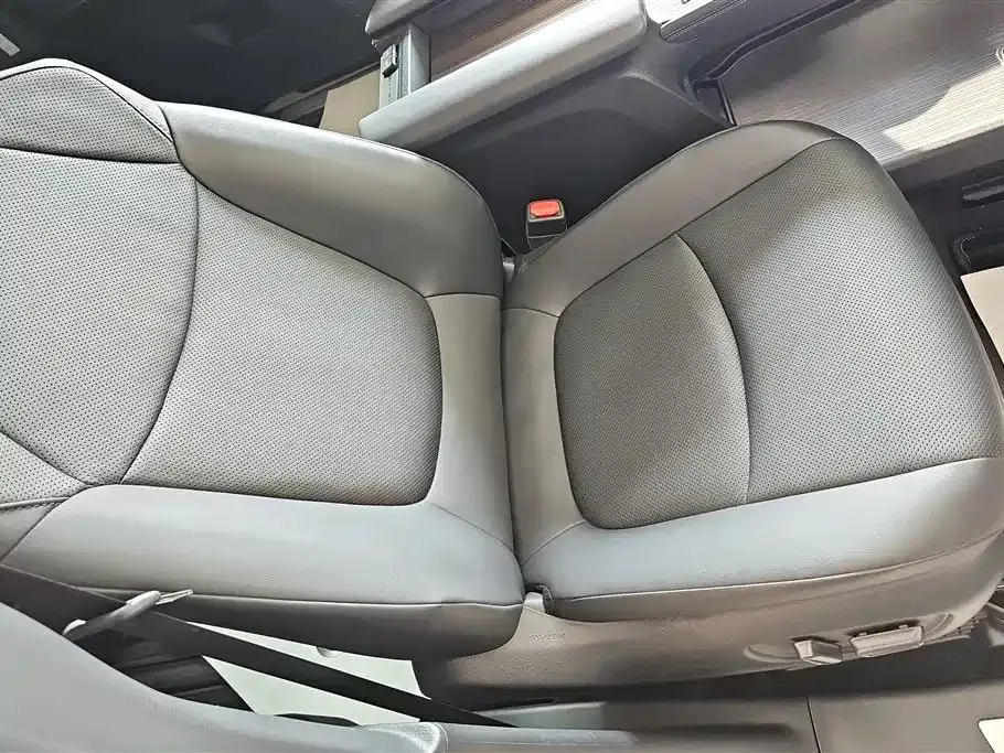 Toyota Granvia — фото 10