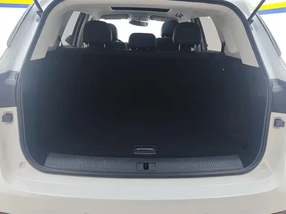 Roewe RX5 MAX 2023 из CN, фото 3